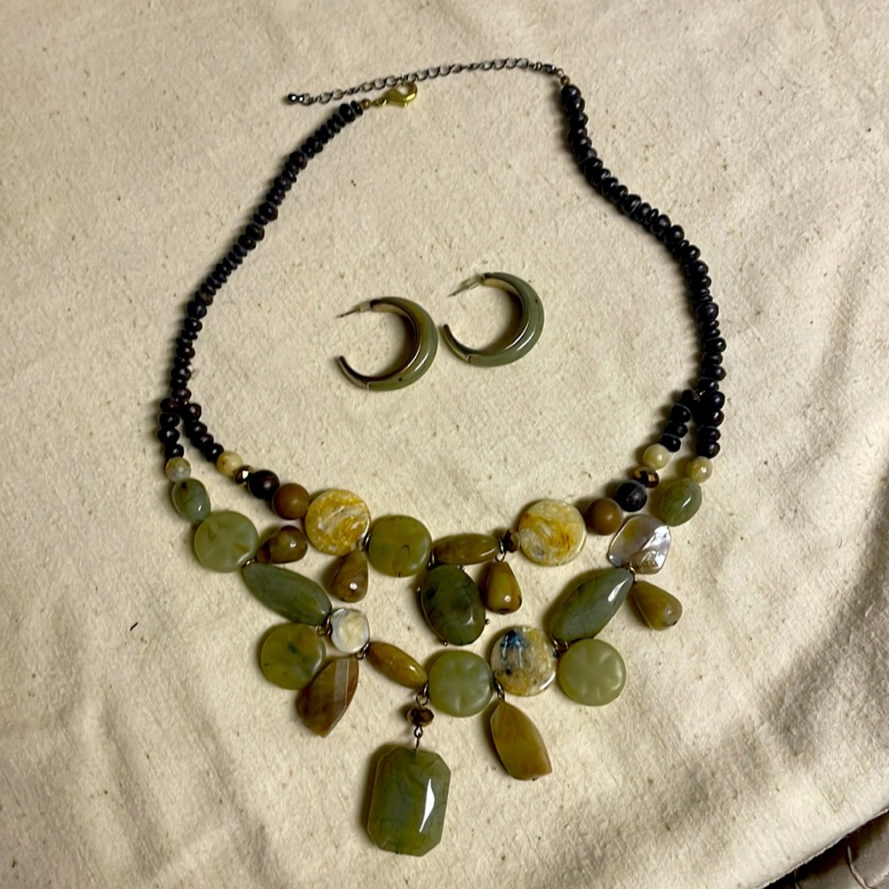 Necklace and earring set